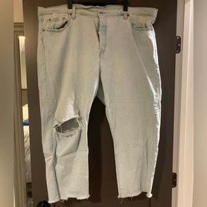 Womens light wash destroyed Levi’s size 24